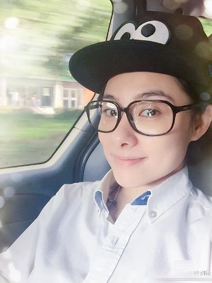 辣妈刘璇晒素颜照 打扮朴素清纯似学生妹(图)